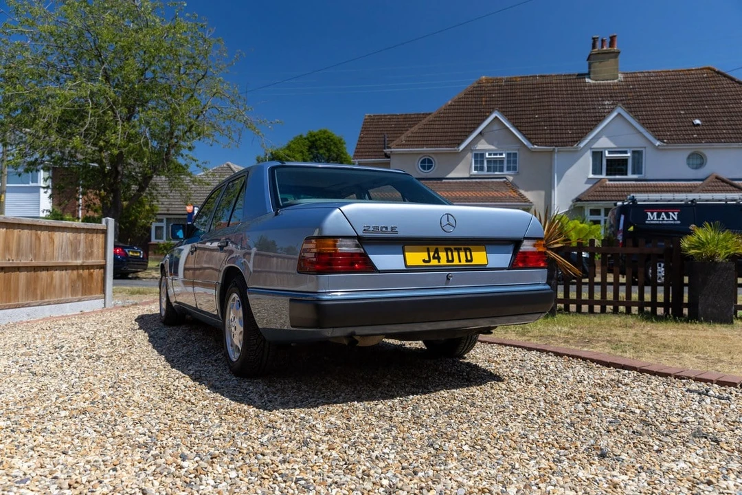 1992 Mercedes-Benz W124 E-Class - Image 13 of 30