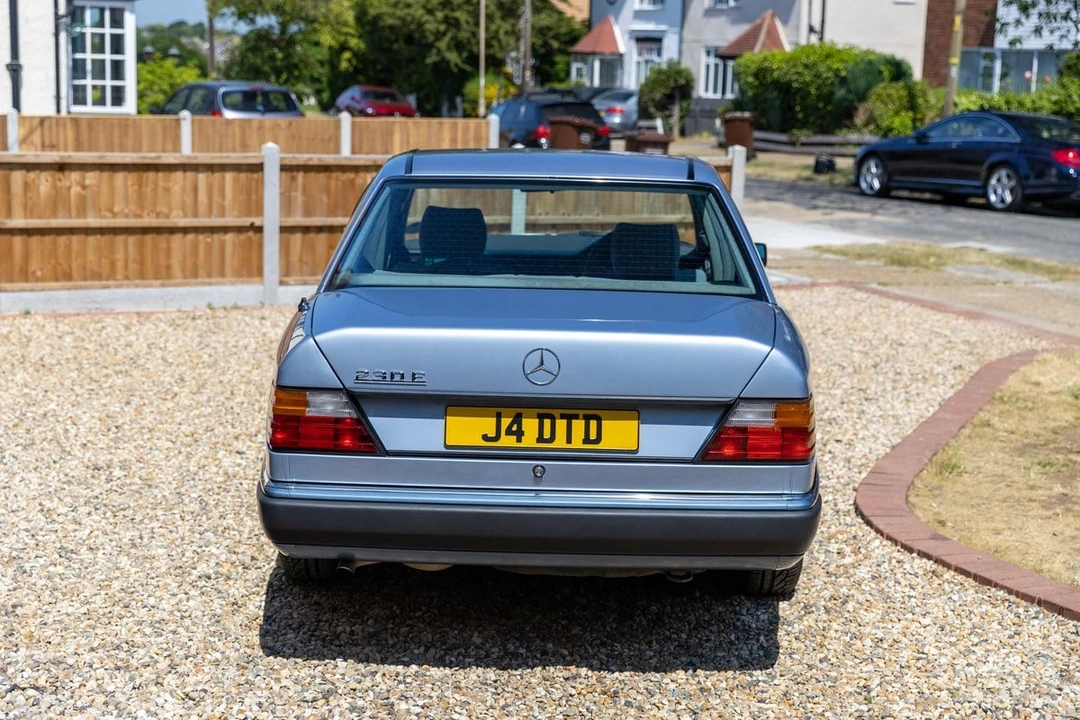 1992 Mercedes-Benz W124 E-Class - Image 9 of 30