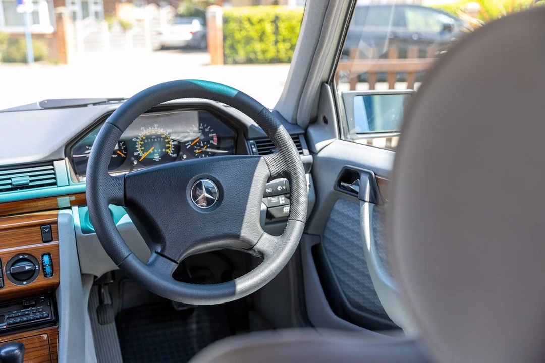 1992 Mercedes-Benz W124 E-Class - Image 25 of 30