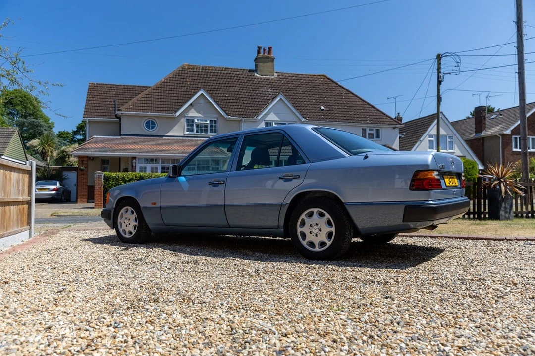 1992 Mercedes-Benz W124 E-Class - Image 8 of 30