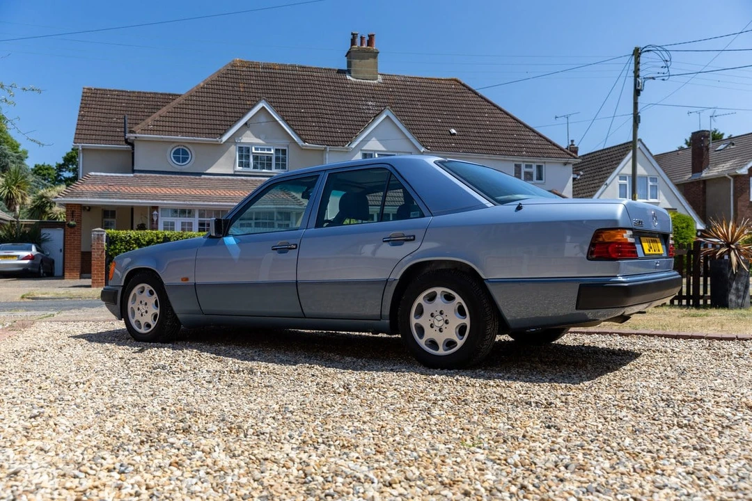 1992 Mercedes-Benz W124 E-Class - Image 17 of 30