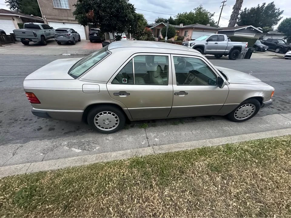1992 Mercedes-Benz W124 E-Class - Image 4 of 8