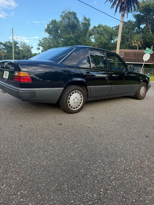 1992 Mercedes-Benz W124 E-Class - Image 4 of 12
