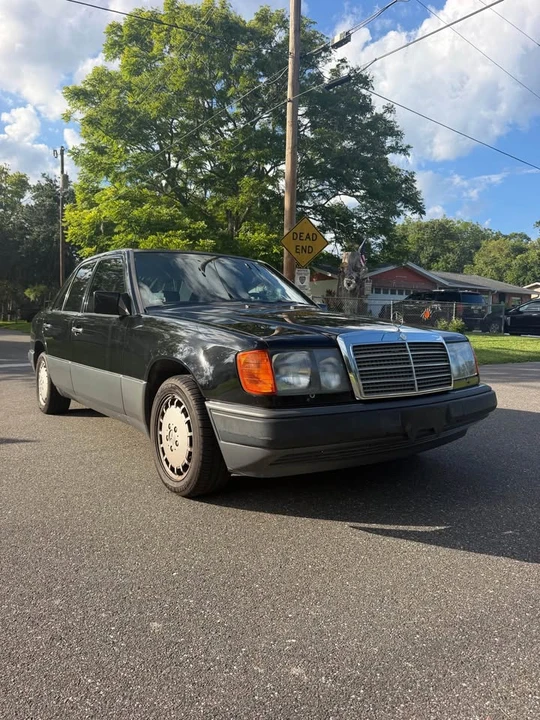 1992 Mercedes-Benz W124 E-Class - Image 2 of 12
