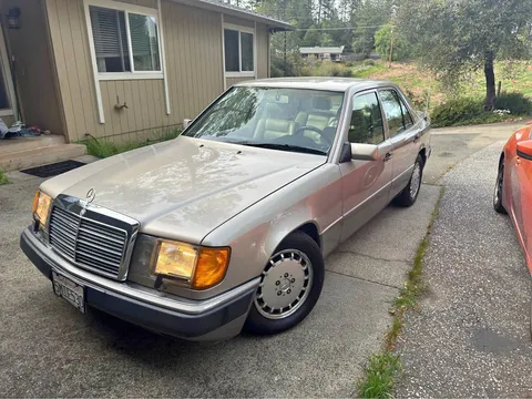 1992 Mercedes-Benz 300E 3.0 Sedan 4D