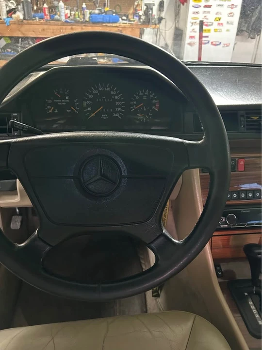 1992 Mercedes-Benz W124 E-Class - Image 6 of 7
