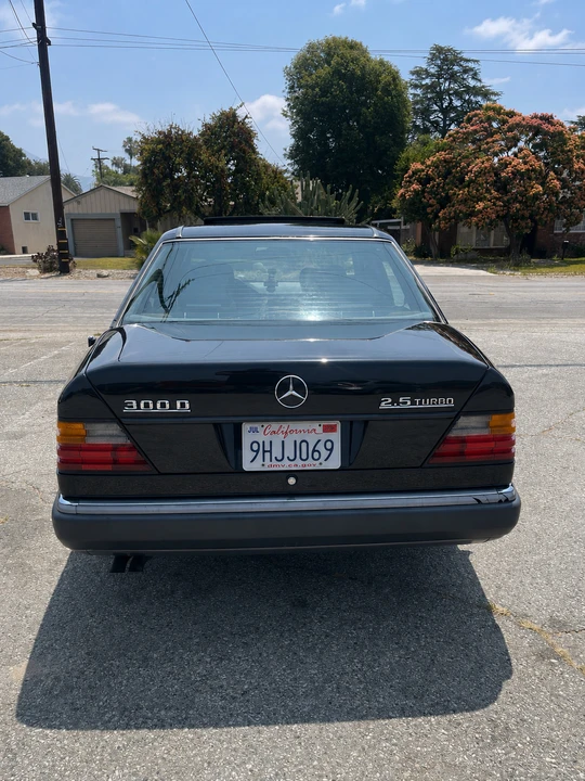 1992 Mercedes-Benz W124 E-Class - Image 11 of 22