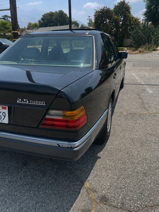 1992 Mercedes-Benz W124 E-Class - Image 13 of 22
