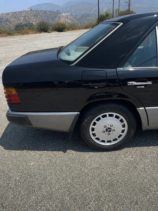 1992 Mercedes-Benz W124 E-Class - Image 9 of 22
