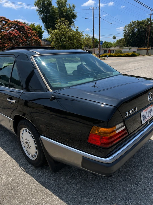 1992 Mercedes-Benz W124 E-Class - Image 6 of 22