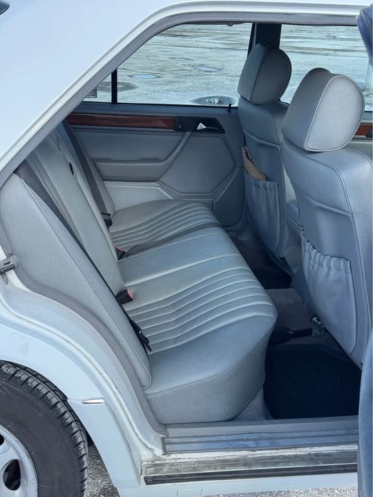 1992 Mercedes-Benz W124 E-Class - Image 12 of 15