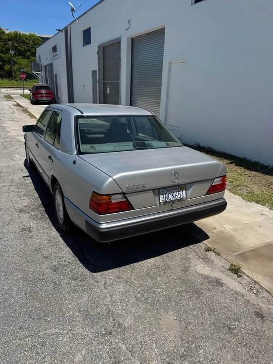 1992 Mercedes-Benz W124 E-Class - Image 17 of 19