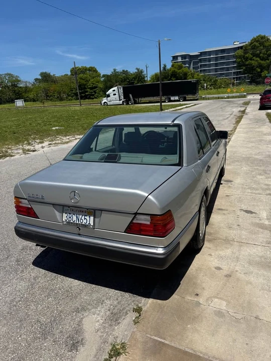 1992 Mercedes-Benz W124 E-Class - Image 11 of 19