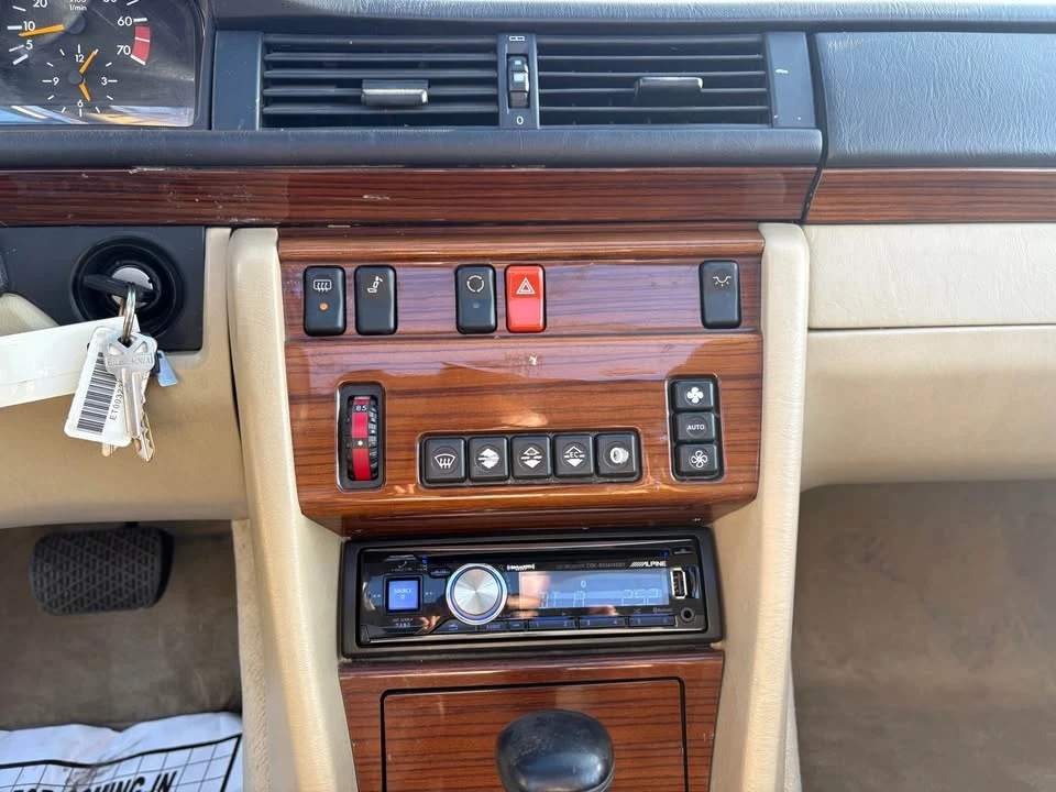 1992 Mercedes-Benz W124 E-Class - Image 12 of 15