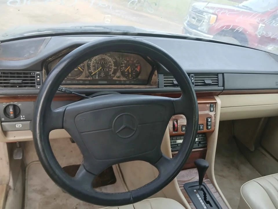 1992 Mercedes-Benz W124 E-Class - Image 6 of 6