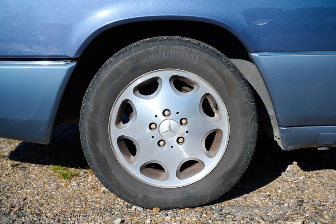 1992 Mercedes-Benz W124 E-Class - Image 20 of 30