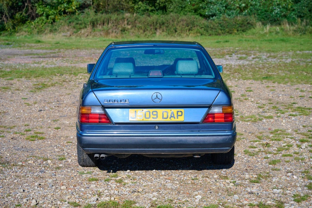 1992 Mercedes-Benz W124 E-Class - Image 9 of 30