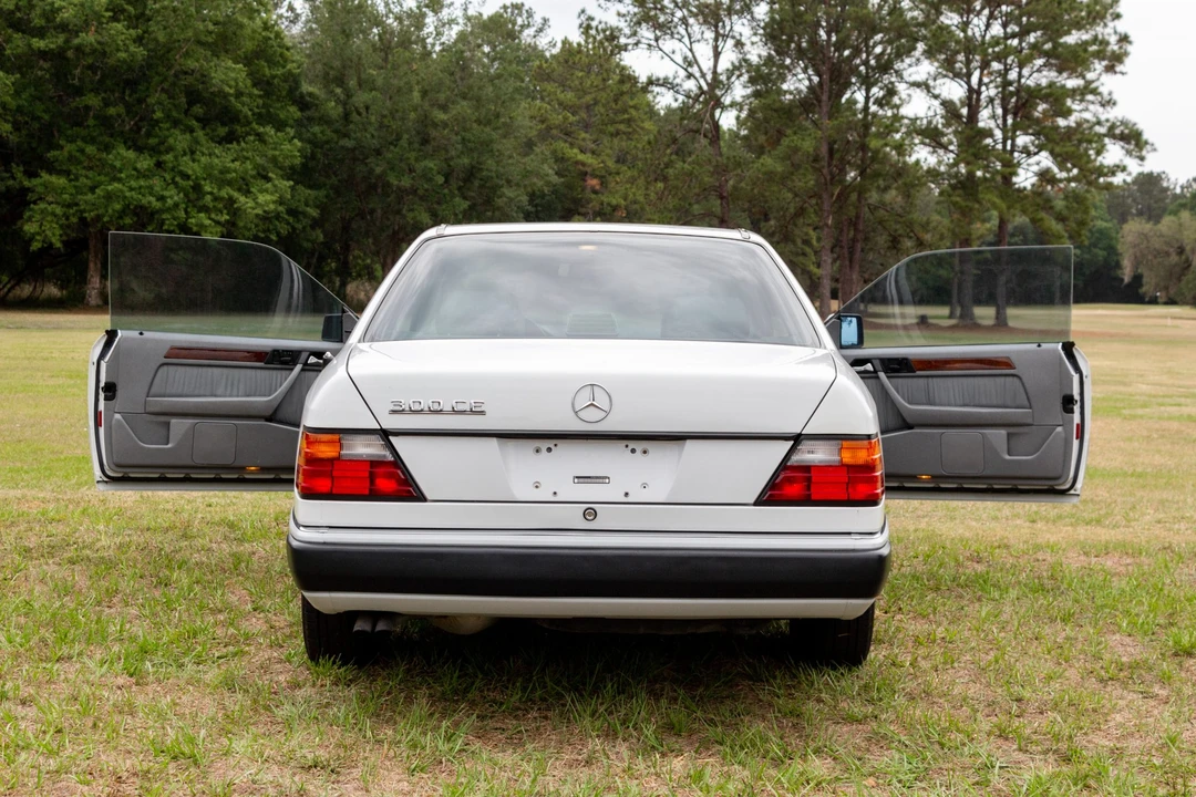 1992 Mercedes-Benz W124 E-Class - Image 11 of 31