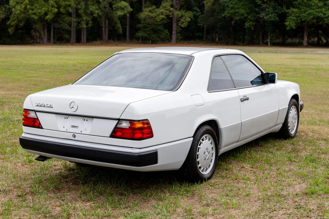 1992 Mercedes-Benz W124 E-Class - Image 8 of 31
