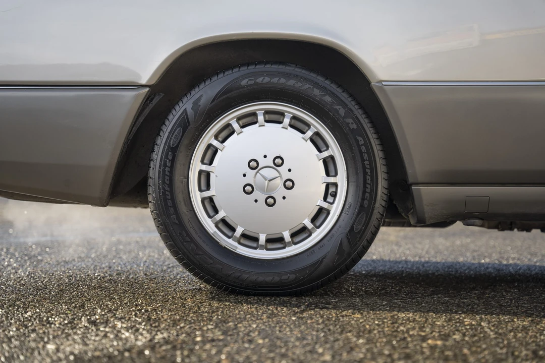 1992 Mercedes-Benz W124 E-Class - Image 19 of 31