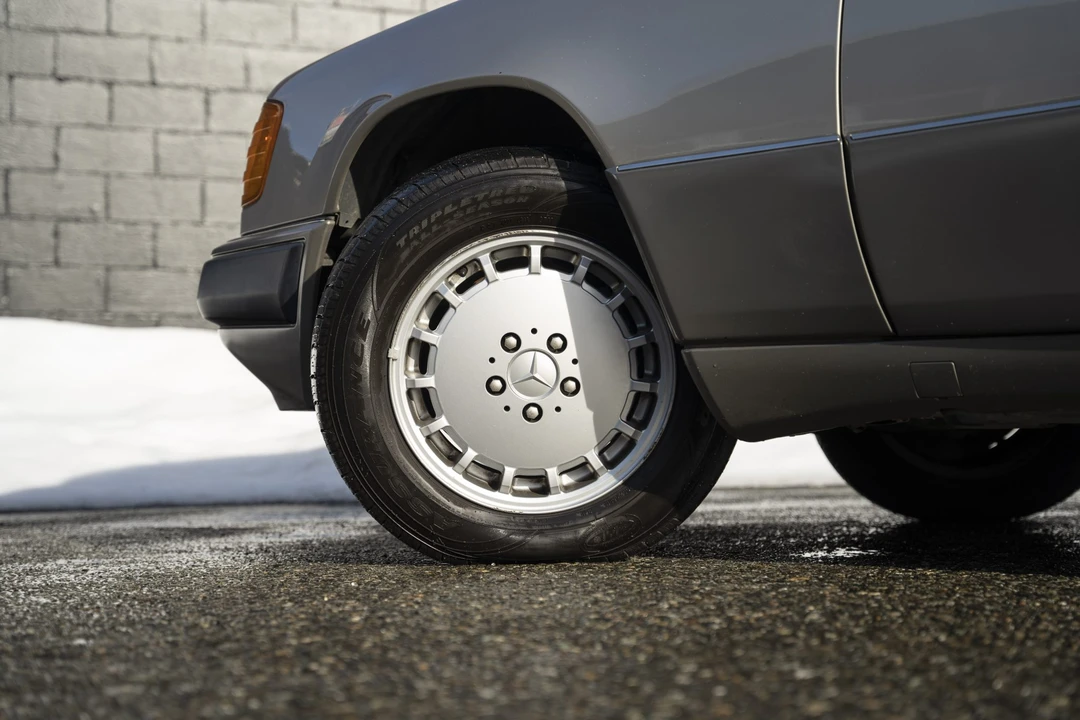 1992 Mercedes-Benz W124 E-Class - Image 17 of 31