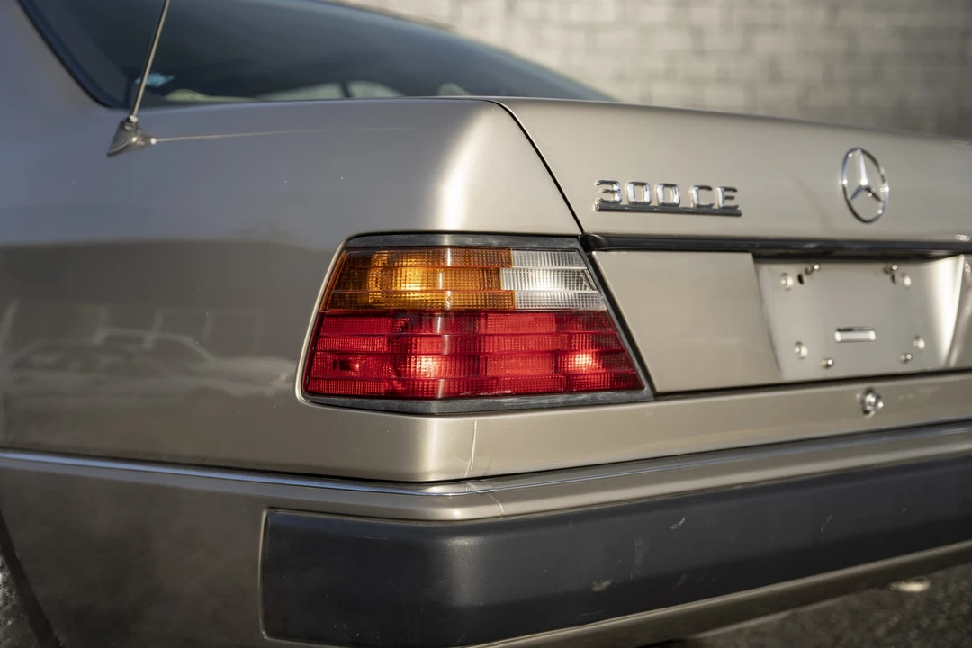 1992 Mercedes-Benz W124 E-Class - Image 11 of 31
