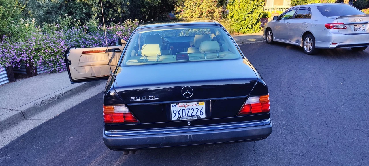 1992 Mercedes-Benz W124 E-Class - Image 9 of 31