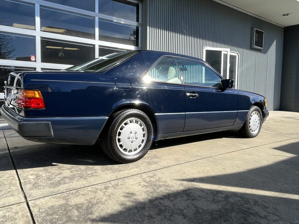 1992 Mercedes-Benz W124 E-Class - Image 11 of 31