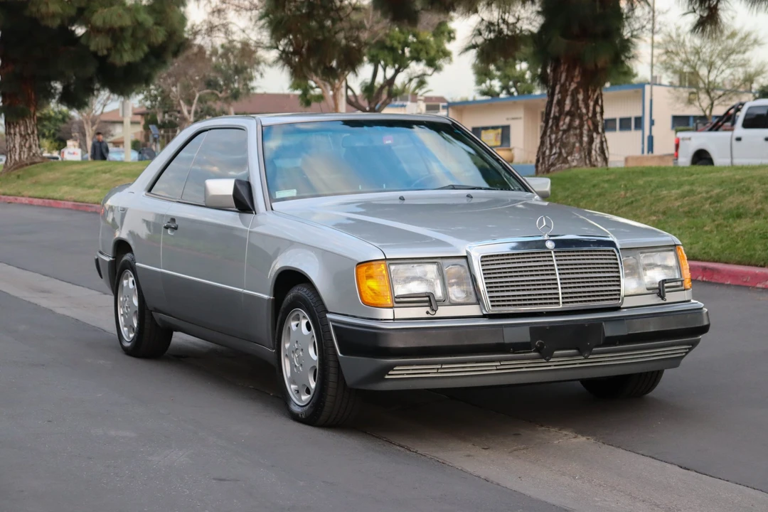 1992 Mercedes-Benz W124 E-Class - Image 2 of 31
