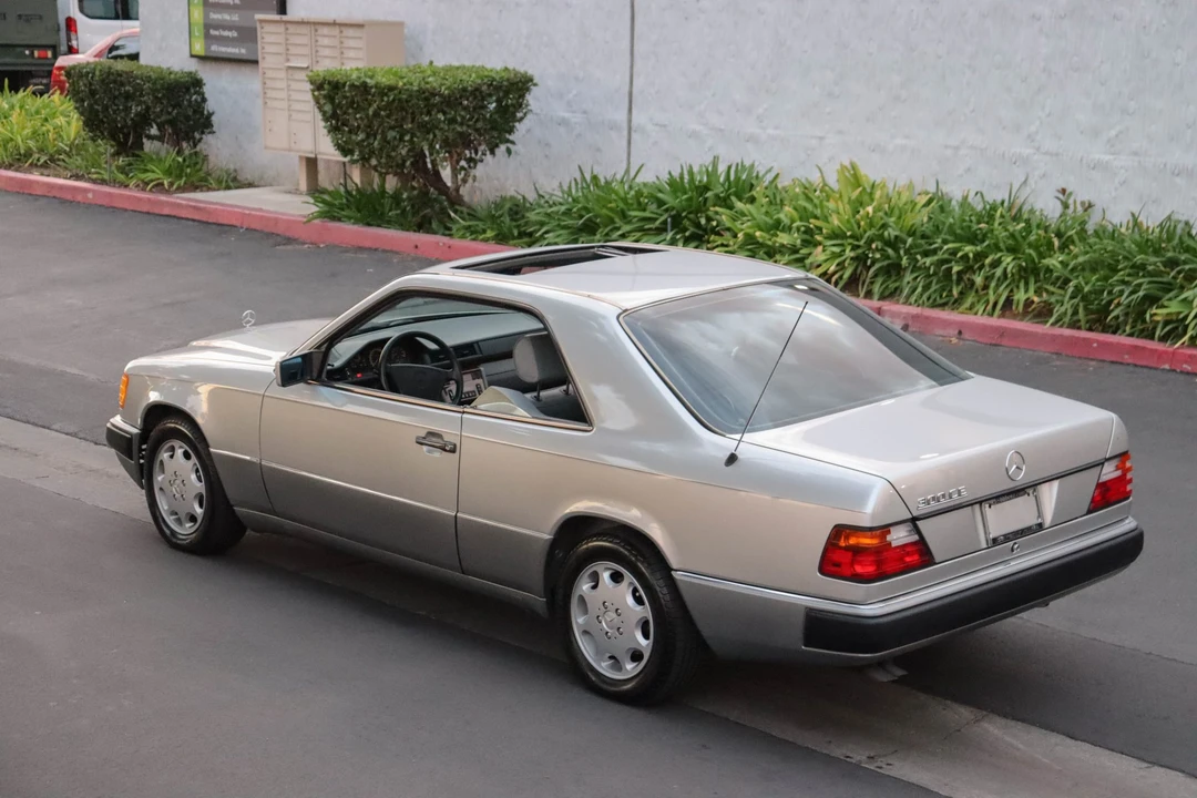 1992 Mercedes-Benz W124 E-Class - Image 8 of 31