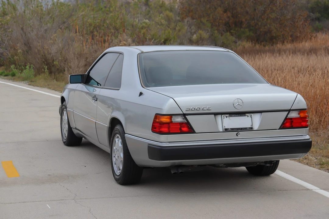 1992 Mercedes-Benz W124 E-Class - Image 10 of 31