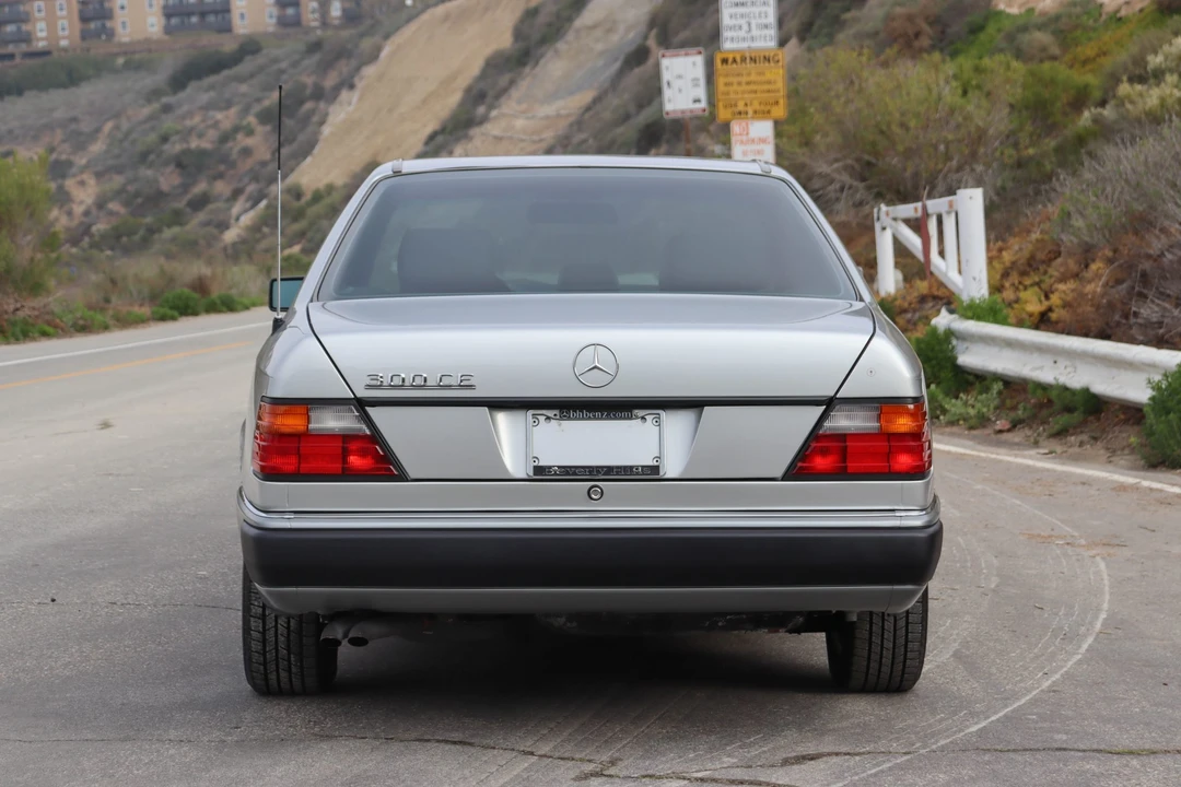 1992 Mercedes-Benz W124 E-Class - Image 12 of 31