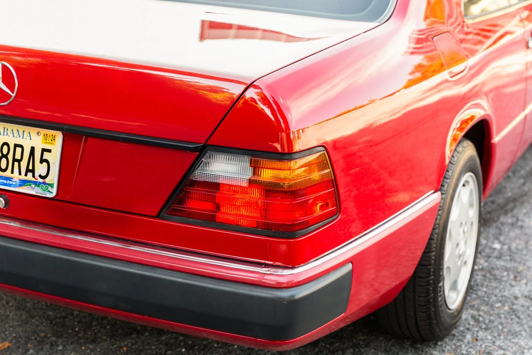 1992 Mercedes-Benz W124 E-Class - Image 13 of 31