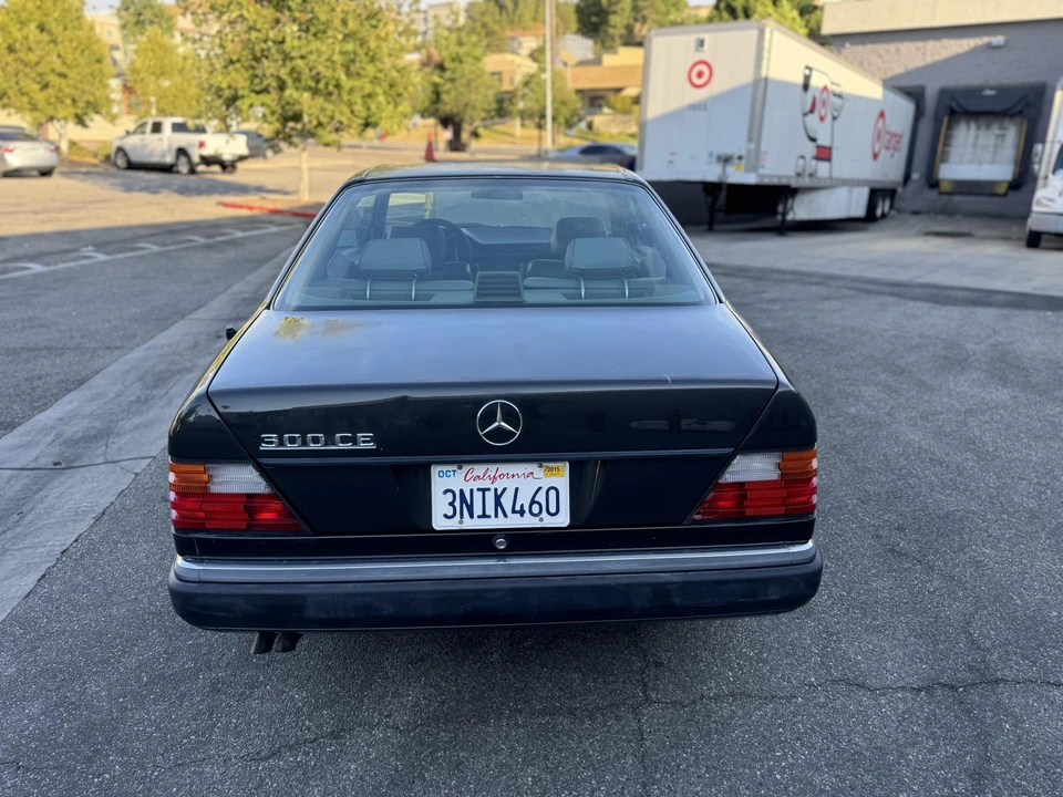 1992 Mercedes-Benz W124 E-Class - Image 10 of 31