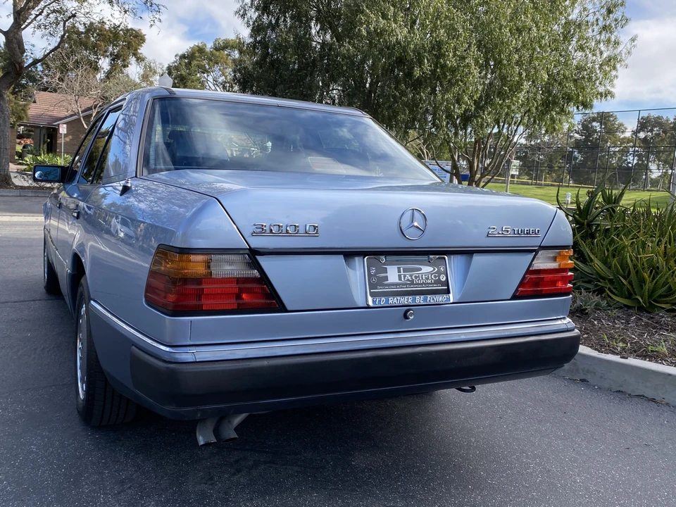 1992 Mercedes-Benz W124 E-Class - Image 11 of 31