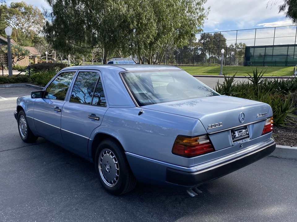 1992 Mercedes-Benz W124 E-Class - Image 12 of 31