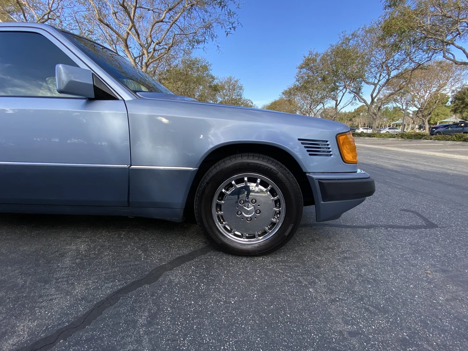 1992 Mercedes-Benz W124 E-Class - Image 17 of 31