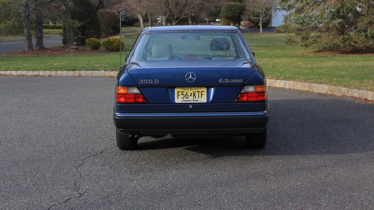 1992 Mercedes-Benz W124 E-Class - Image 10 of 31