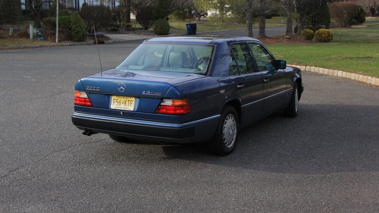 1992 Mercedes-Benz W124 E-Class - Image 11 of 31