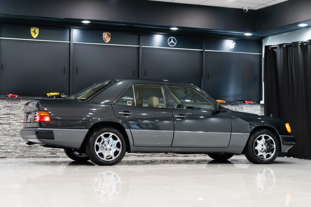 1992 Mercedes-Benz W124 E-Class - Image 30 of 31