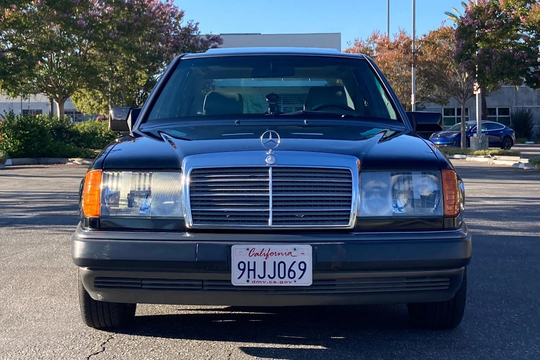 1992 Mercedes-Benz W124 E-Class - Image 2 of 31