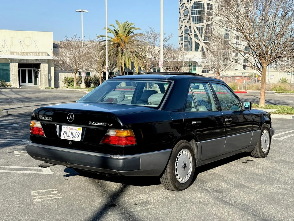 1992 Mercedes-Benz W124 E-Class - Image 8 of 31
