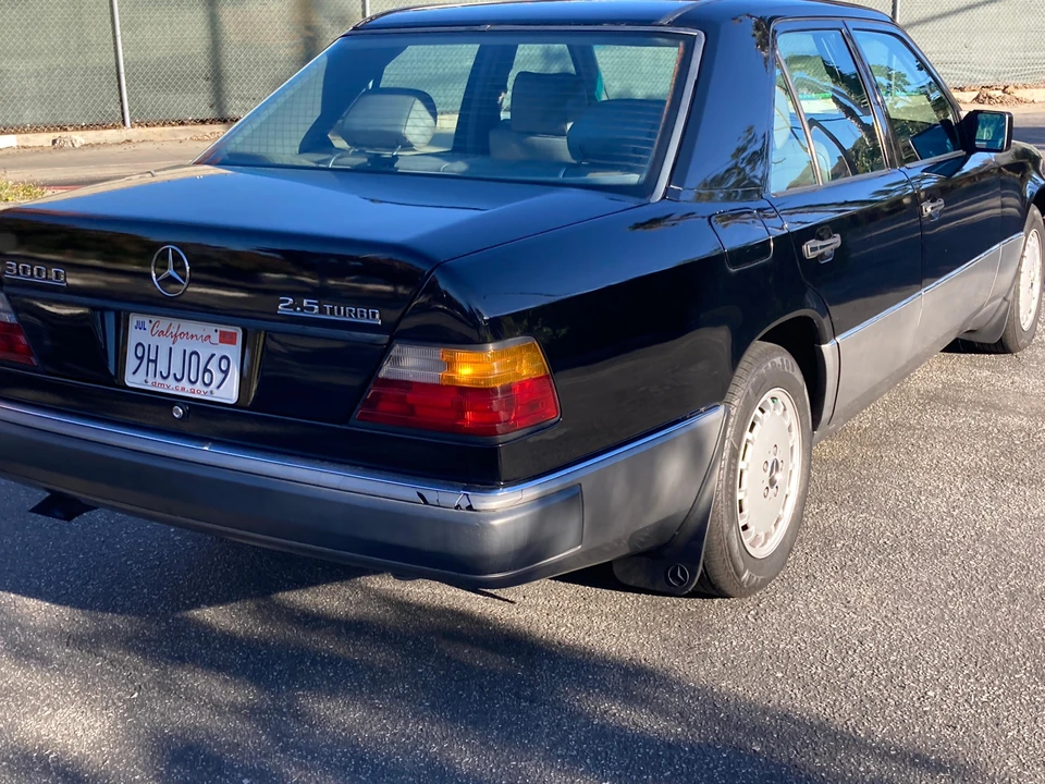1992 Mercedes-Benz W124 E-Class - Image 29 of 31