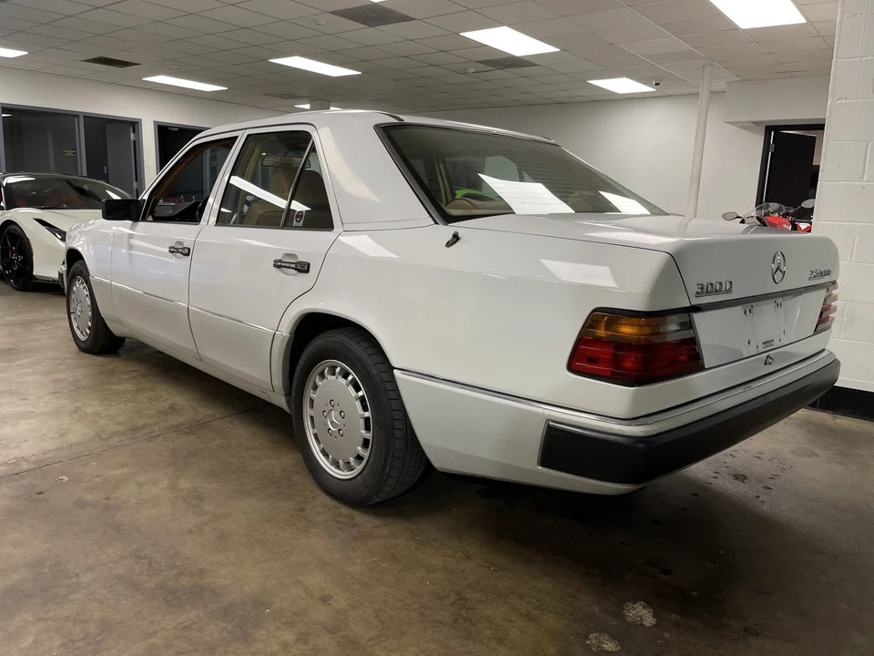 1992 Mercedes-Benz W124 E-Class - Image 9 of 31