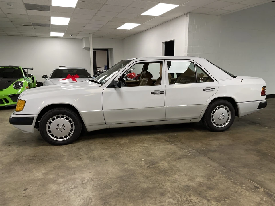 1992 Mercedes-Benz W124 E-Class - Image 2 of 31