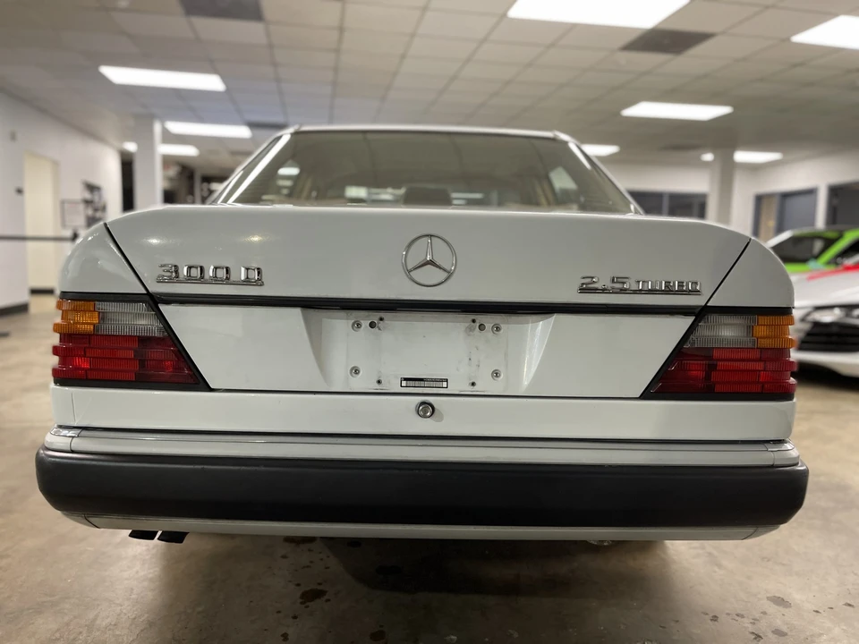 1992 Mercedes-Benz W124 E-Class - Image 8 of 31