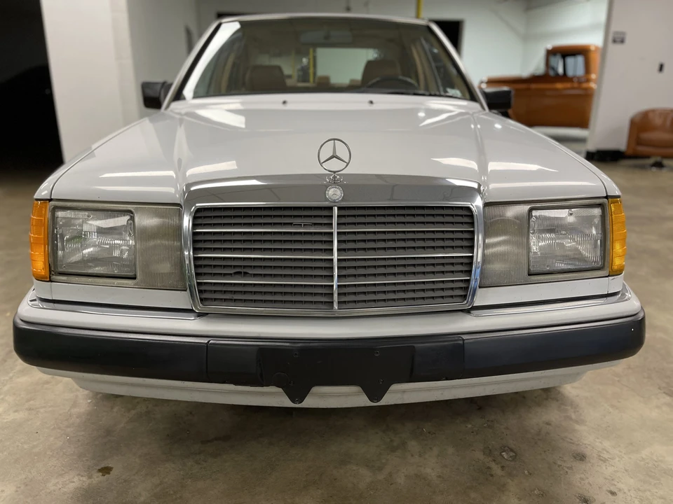 1992 Mercedes-Benz W124 E-Class - Image 4 of 31