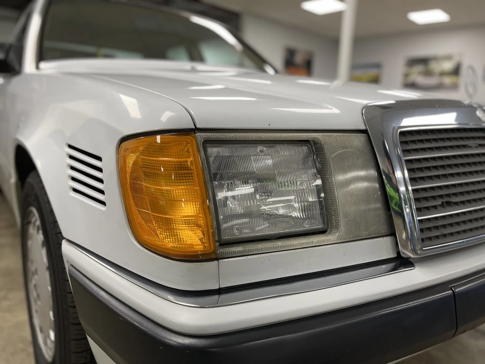 1992 Mercedes-Benz W124 E-Class - Image 10 of 31