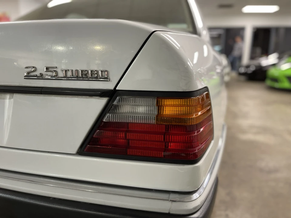 1992 Mercedes-Benz W124 E-Class - Image 16 of 31