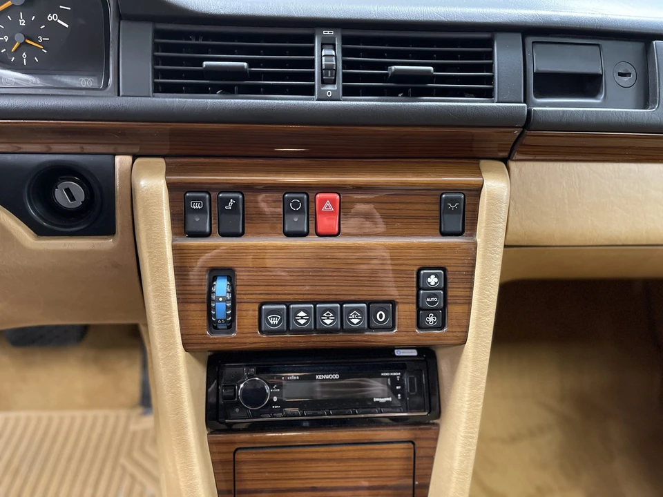 1992 Mercedes-Benz W124 E-Class - Image 26 of 31